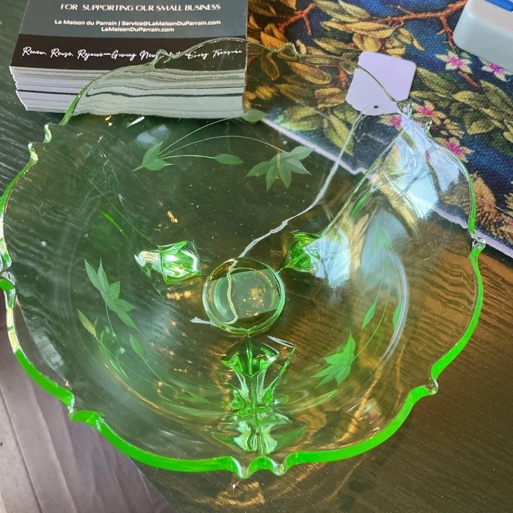 Lancaster uranium glass